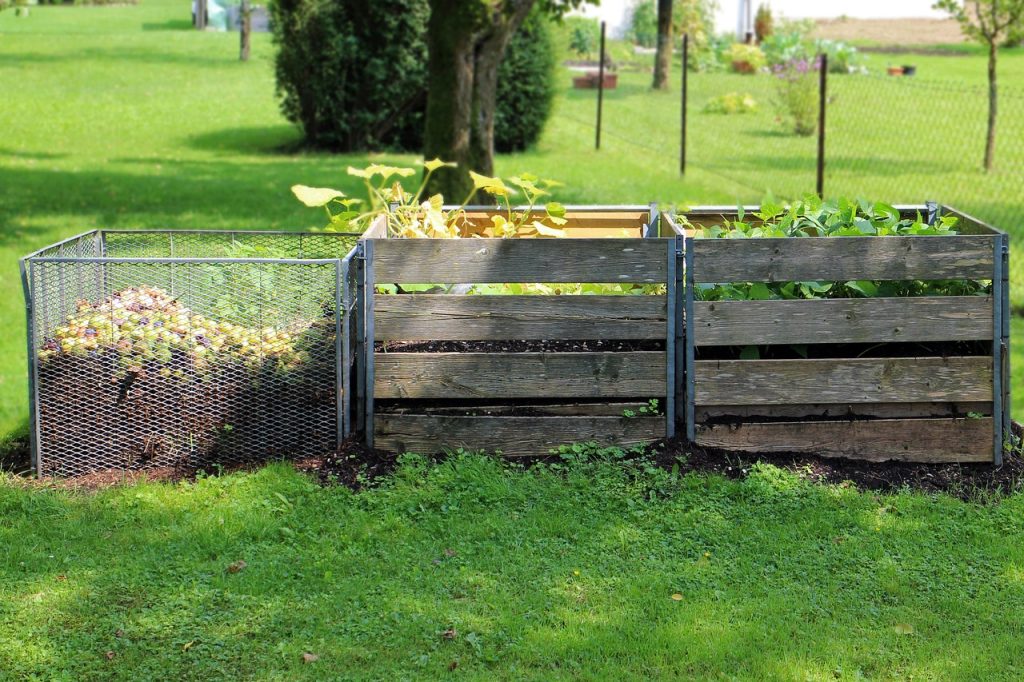 8 Steps to Building a DIY Compost Bin