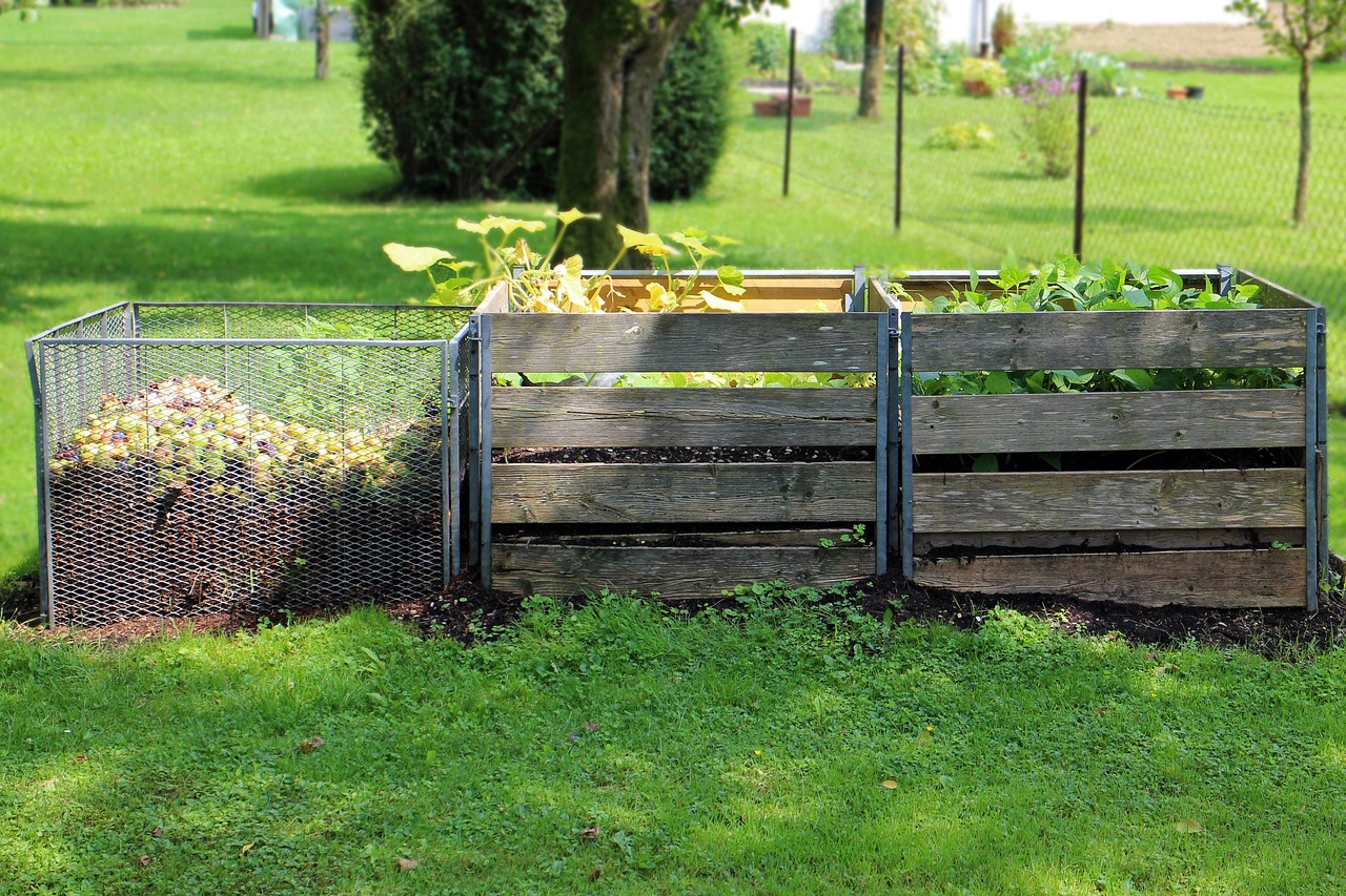 The Benefits of Composting Grass Clippings and Lawn Waste - Farming Pedia